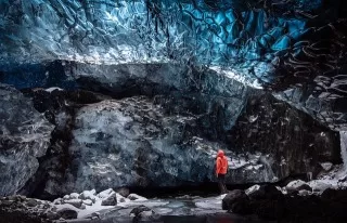 Combine an exhilarating super jeep ride with an unforgettable visit to a magical blue ice cave, followed by a scenic glacier hike. 